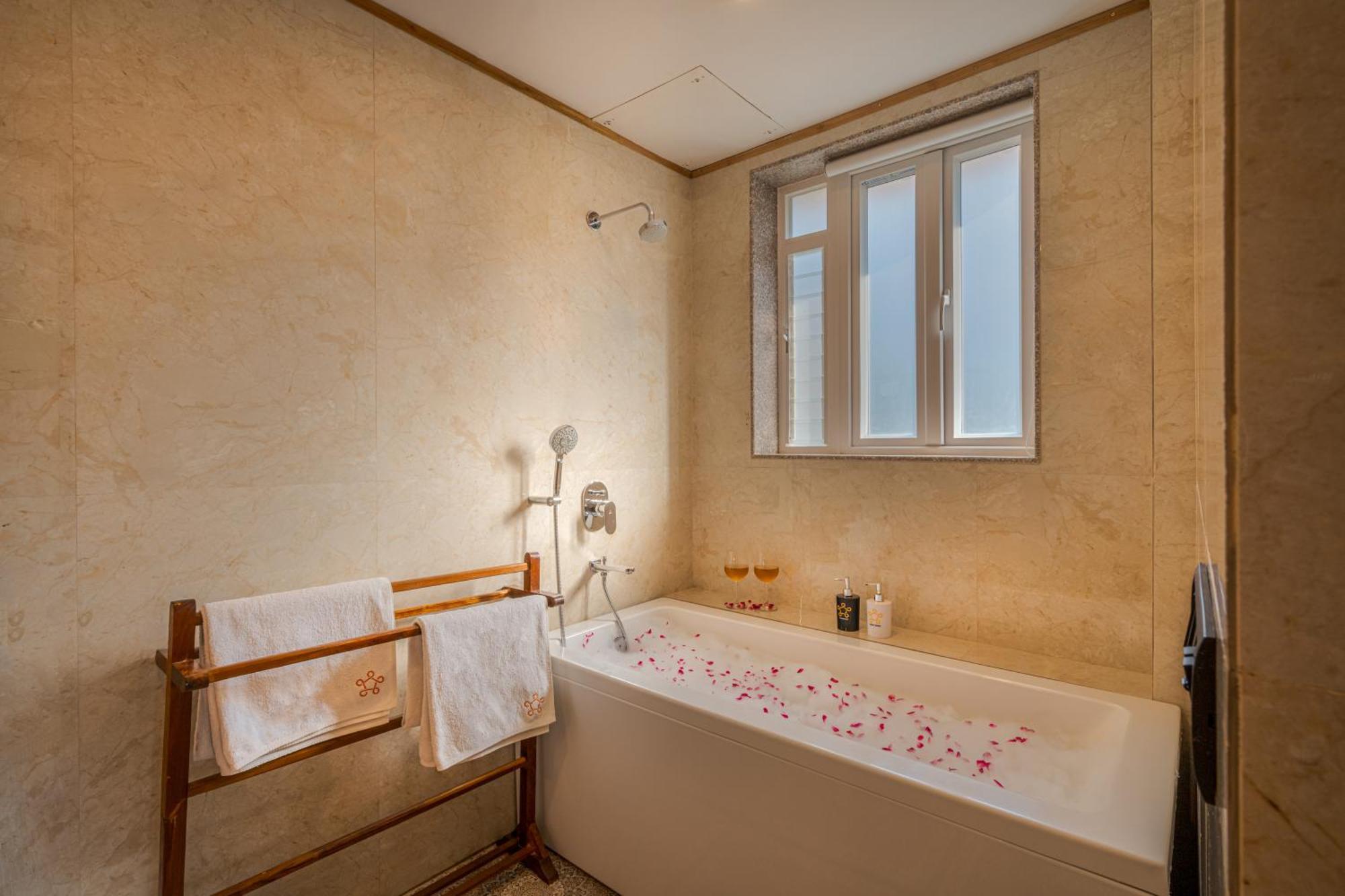 לונבלה Saffronstays Ryewood Park Estate מראה חיצוני תמונה